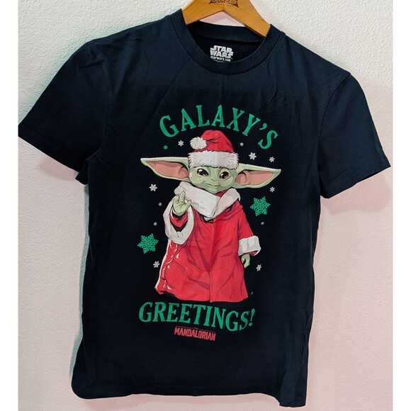 Star Wars Size S Small Xmas Mandalorian Graphic Print TShirt BabyYoda (631m) - Picture 1 of 3